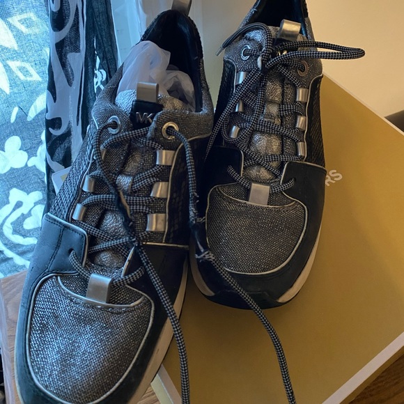 Michael Kors sneakers - Picture 3 of 4
